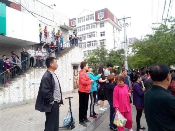 突發(fā)！青島一居民樓發(fā)生爆燃！已造1人死亡，7人受傷！3公里外有震感…